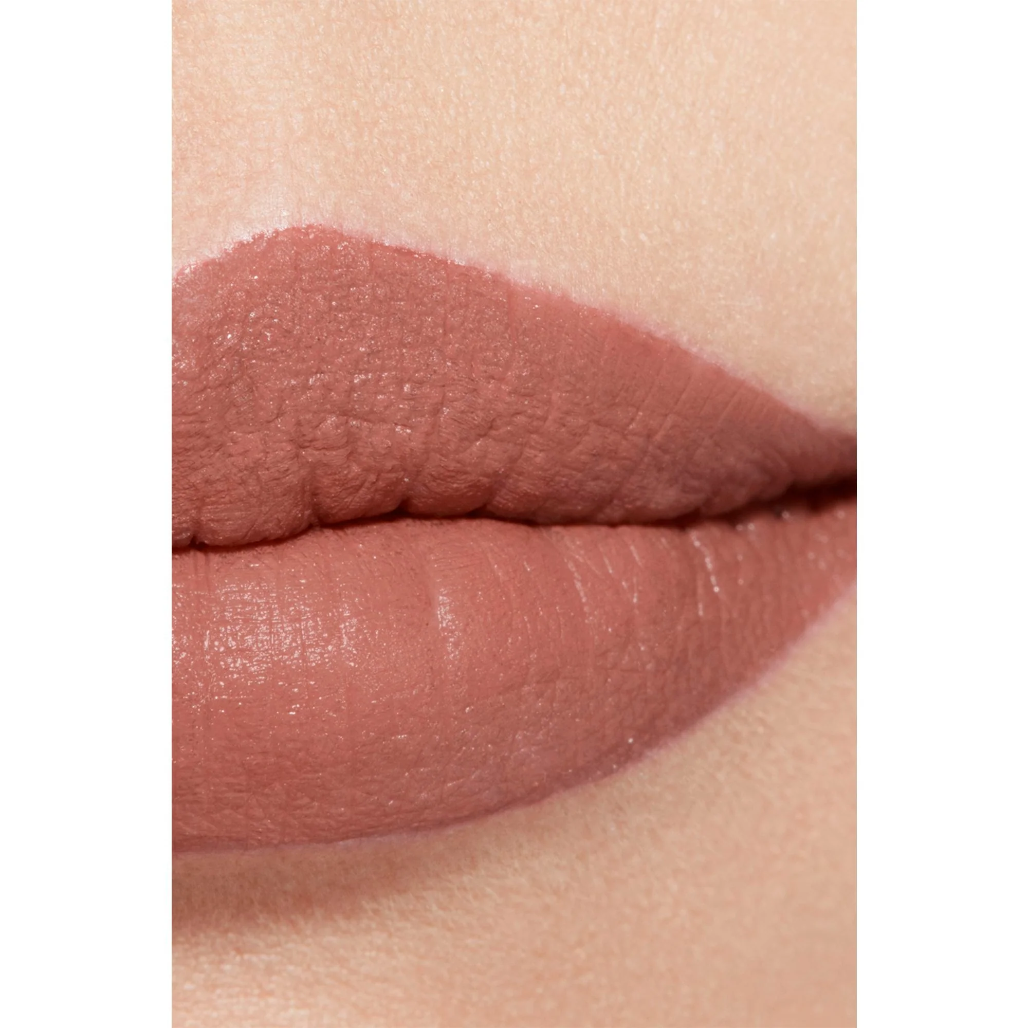 ROUGE ALLURE VELVET - EL LABIAL LUMINOSO Y TERCIOPELOSO