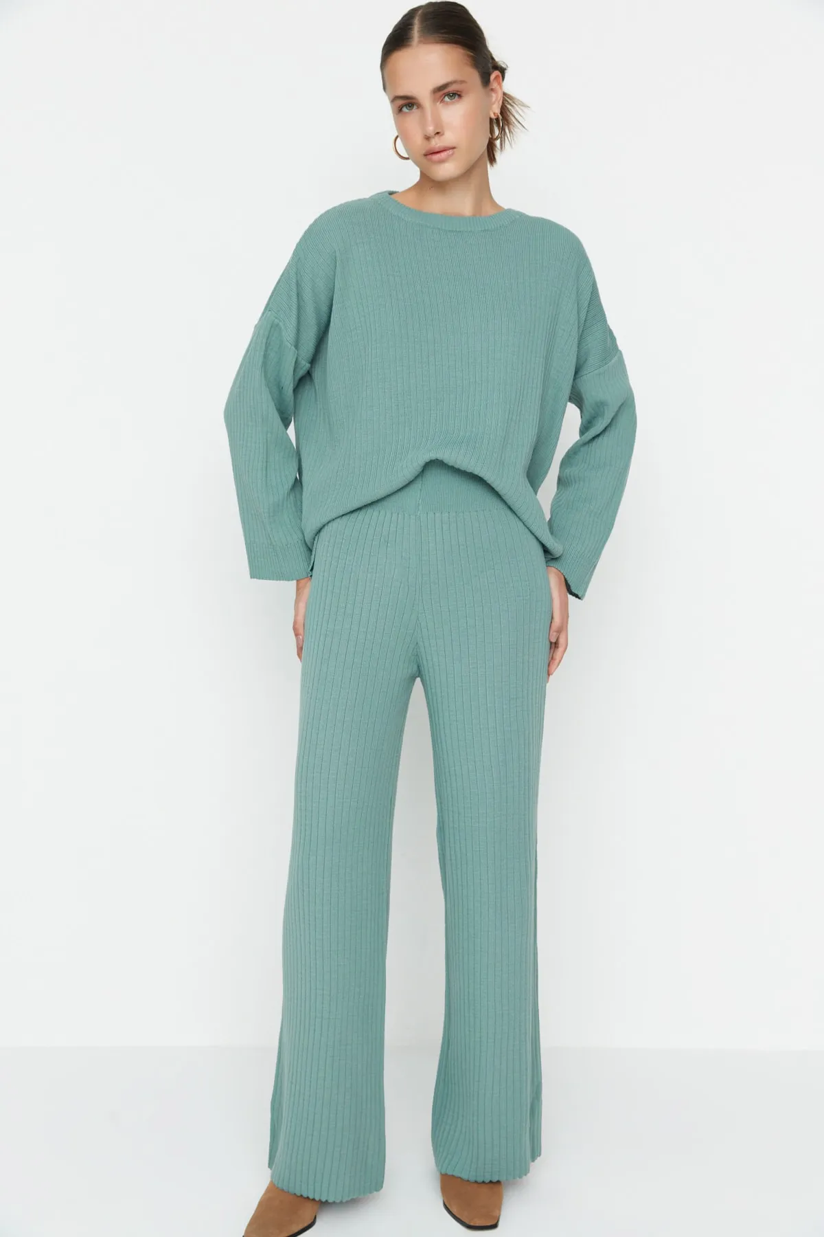 Trendyol Collection  Mintgrünes Strickoberteil- und Unterteil-Set mit Rundhalsausschnitt TWOSS20AU0084