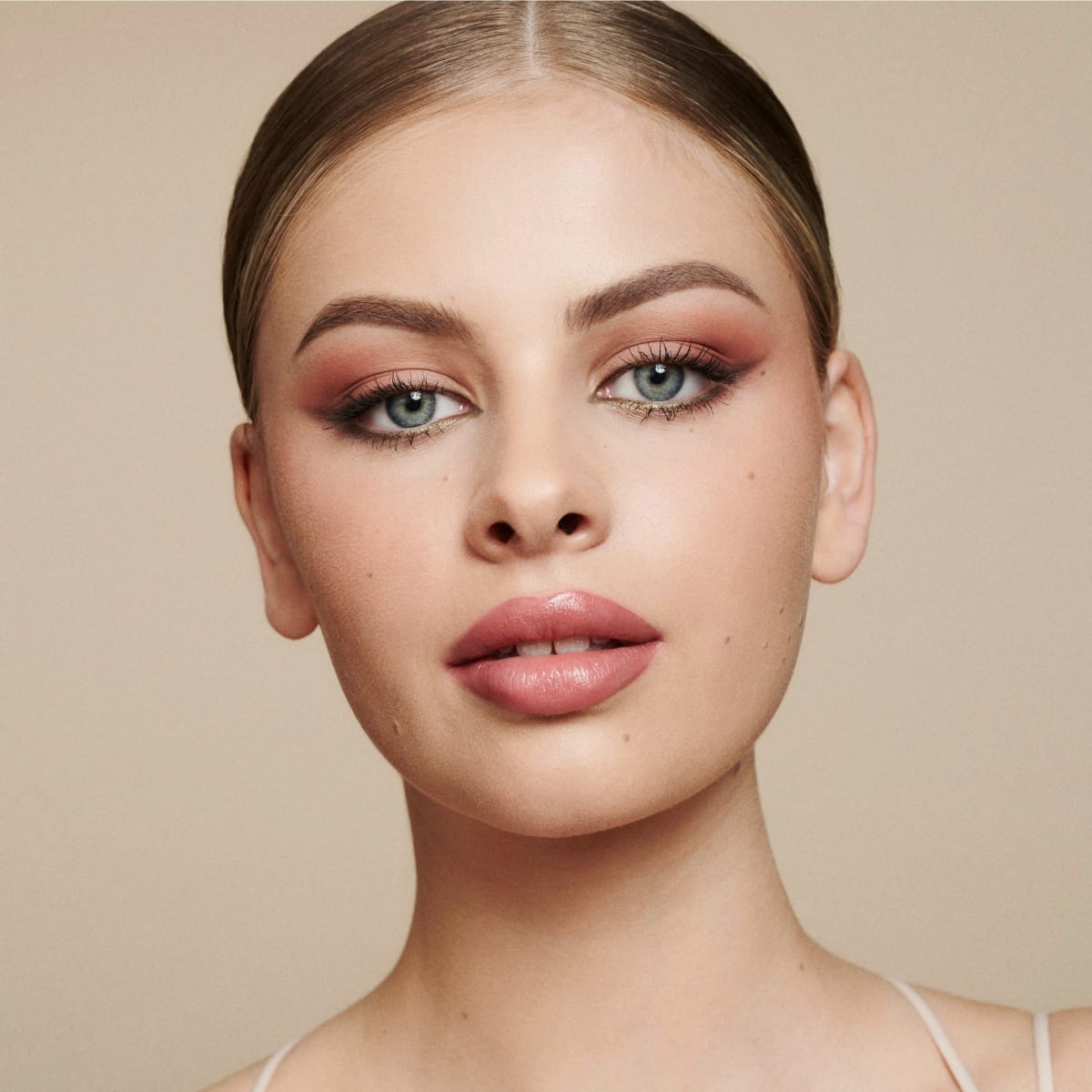 Mascara Lift Up Volume & Lift Power Hold Waterproof 010 Deep Black, 11 ml