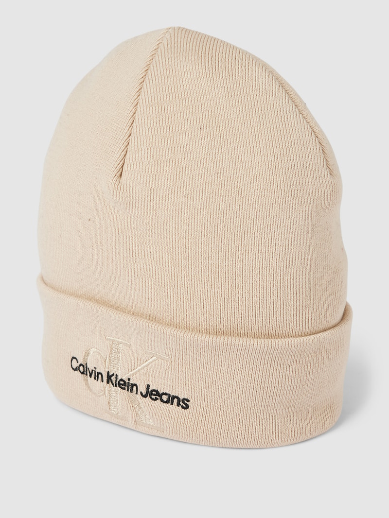 Beanie mit Label-Stitching Modell 'EMBRO' in offwhite