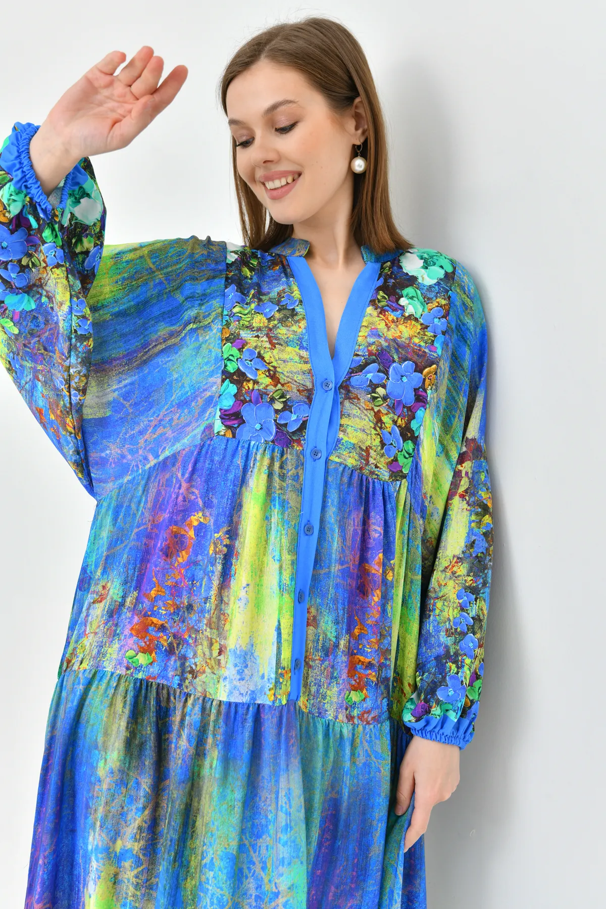 lovebox  Blumengemustertes, geknöpftes, vorherrschendes Kragen-Ballonärmel-Sommerkleid in Midi-Länge, weit ausgestellter Schnitt, 036
