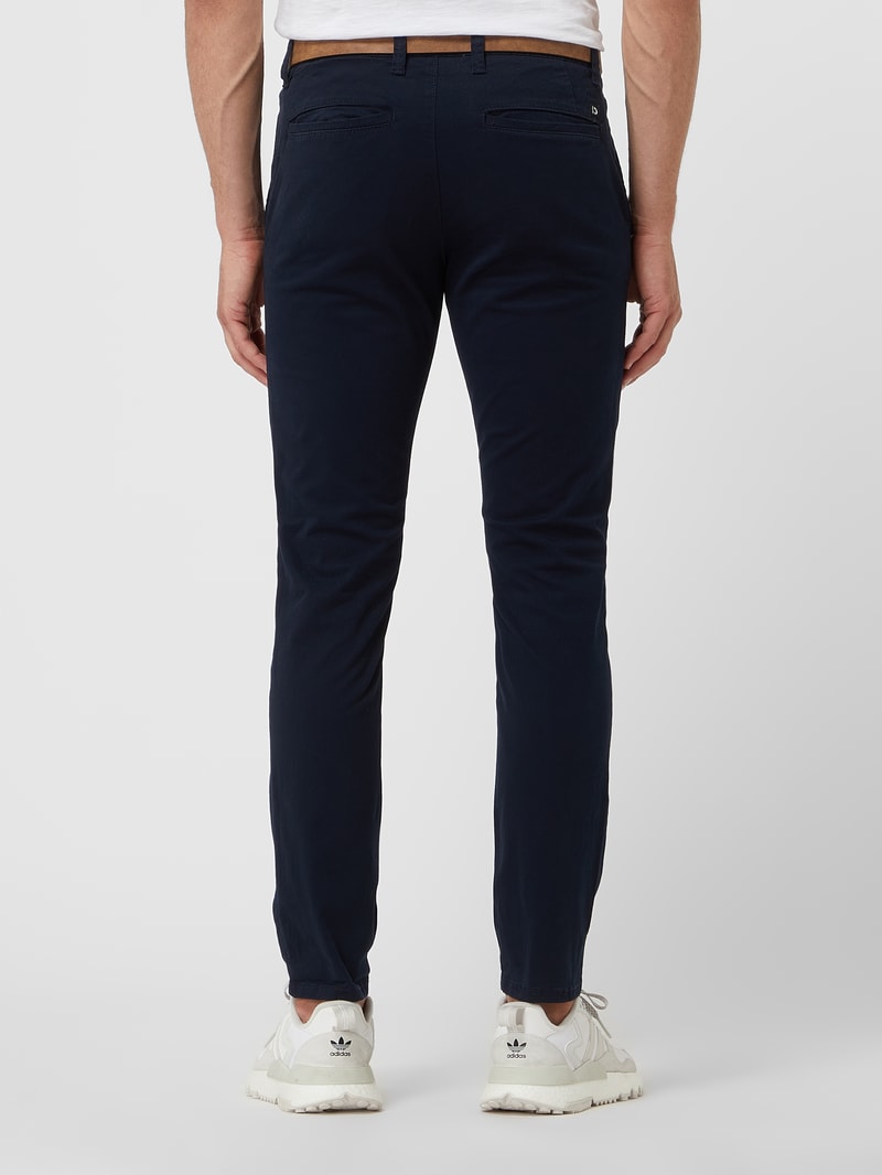 Slim Fit Chino mit Gürtel in dunkelblau