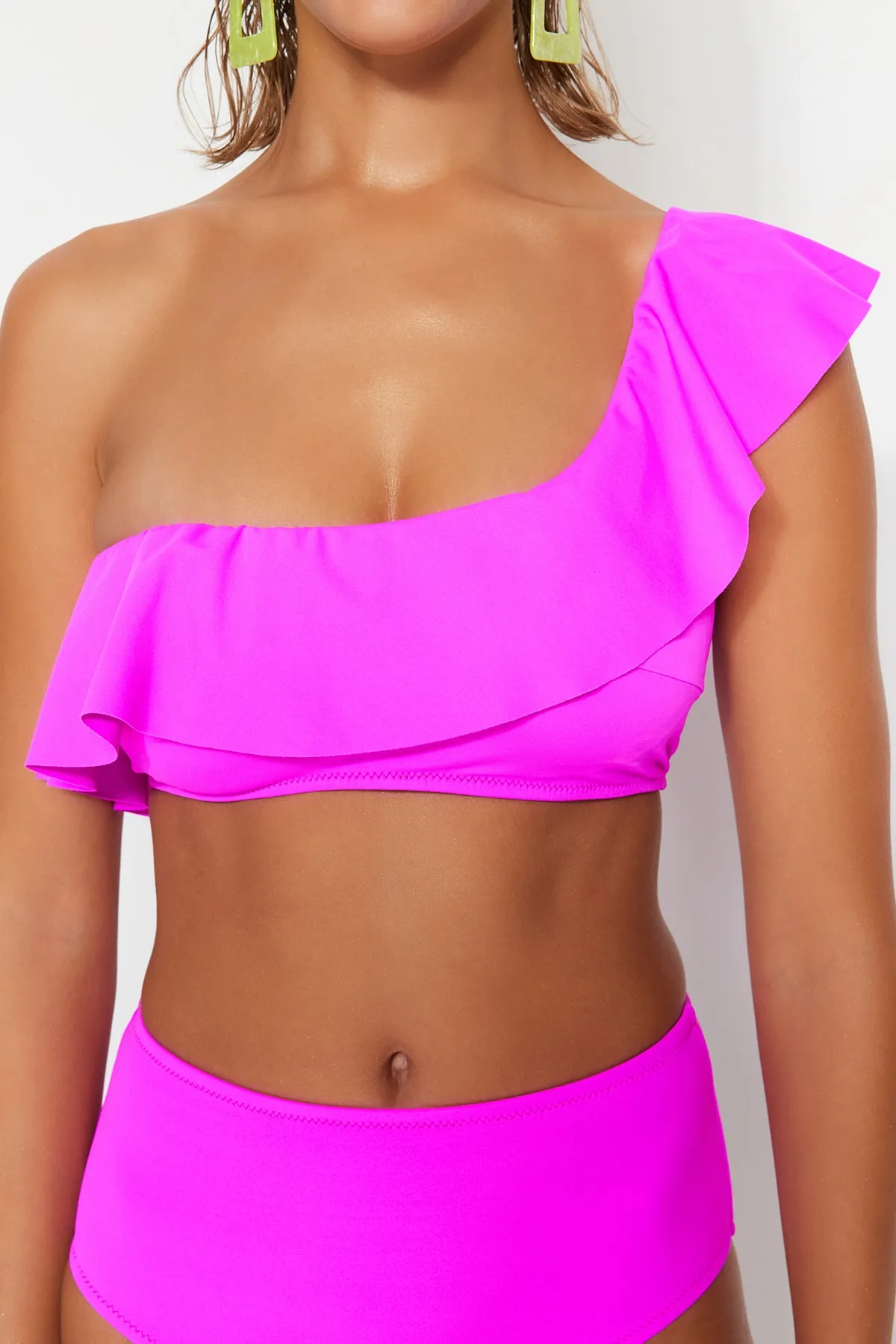 Trendyol Collection  Rosa One-Shoulder-Rüschen-Bikinioberteil TBESS21BU0039