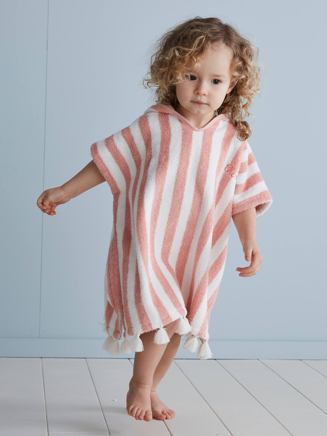Poncho de bain bébé à rayures personnalisable rose