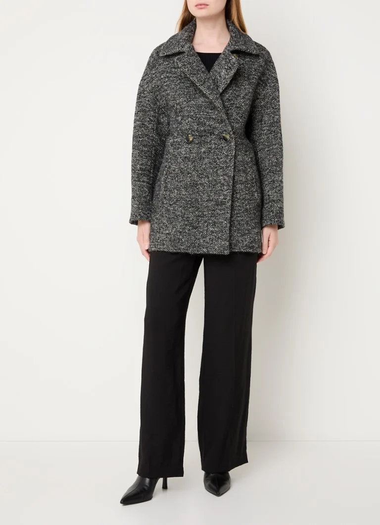 Palton Ba&sh Tolsom cu două nasturi, din amestec de lână alpaca cu model în spic de herringbone.