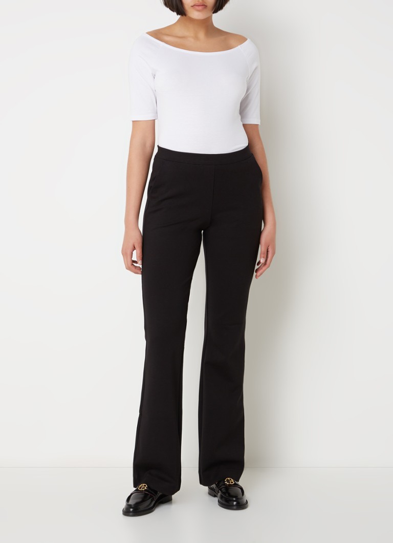 Top Tansy di Modström con scollo a barca e tessuto elasticizzato.