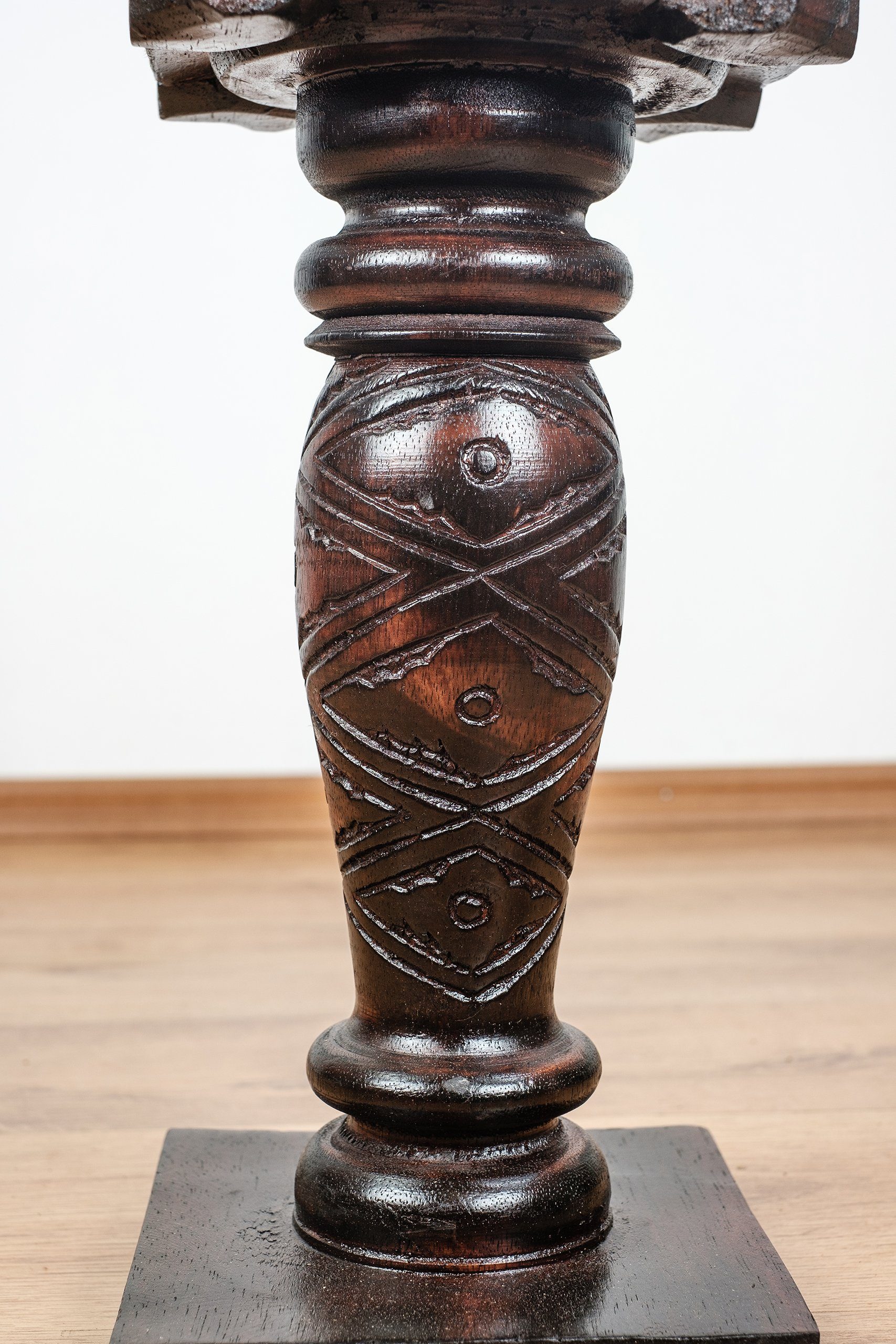 livasia Dekosäule Balinesische Säule aus Holz gemustert, handgefertigt, antik