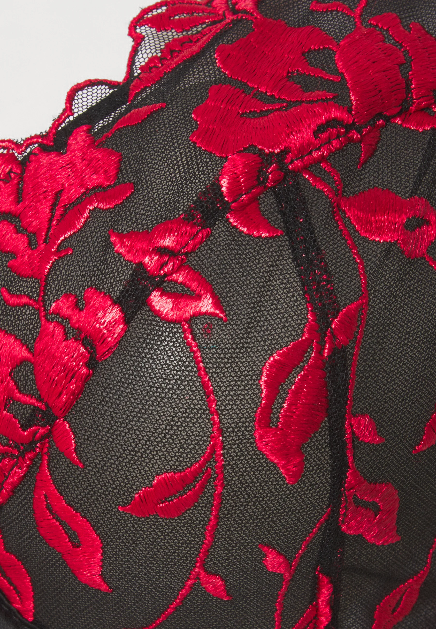 Sujetador con aros y busto completo sin relleno THE HERO de Ann Summers