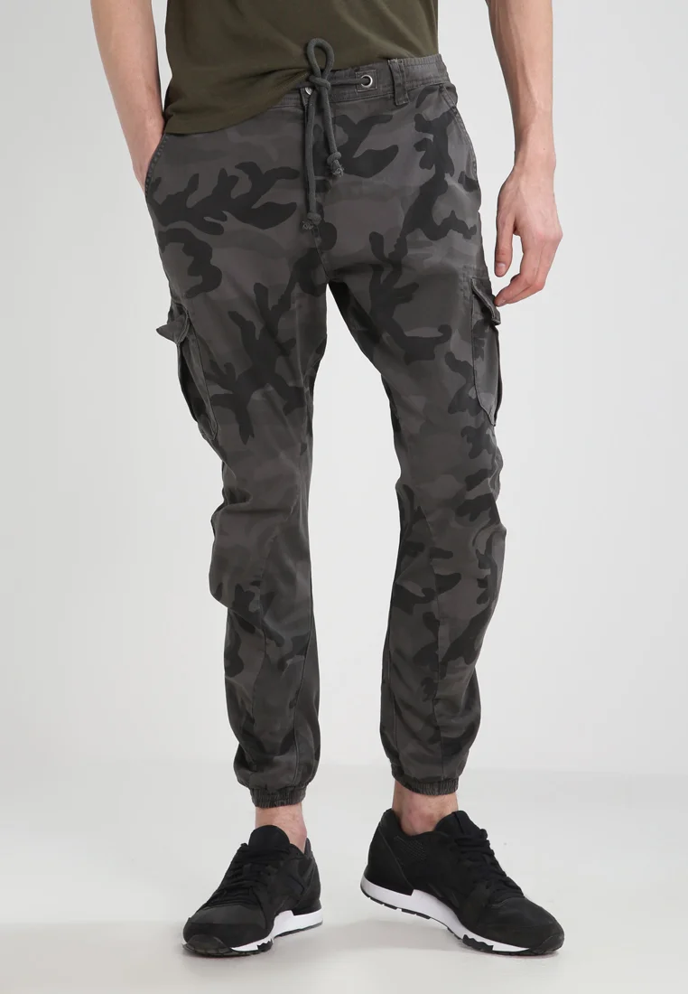 Pantalones cargo Urban Classics CAMO JOGGING