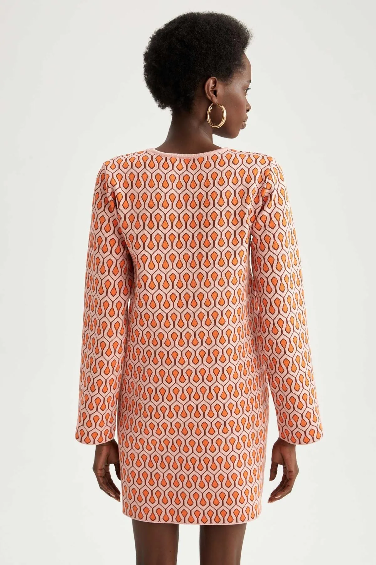 DeFacto  Langärmliges Minikleid aus Jacquard-Strick mit normaler Passform und Rundhalsausschnitt