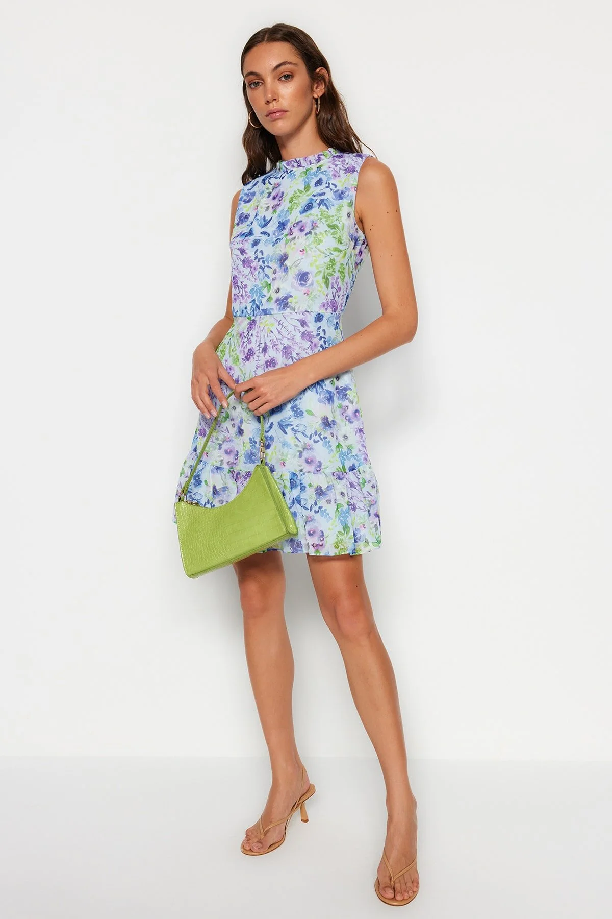 Trendyol Collection  Blaues, geblümtes Mini-Rüschen-Webkleid TWOSS20EL0681
