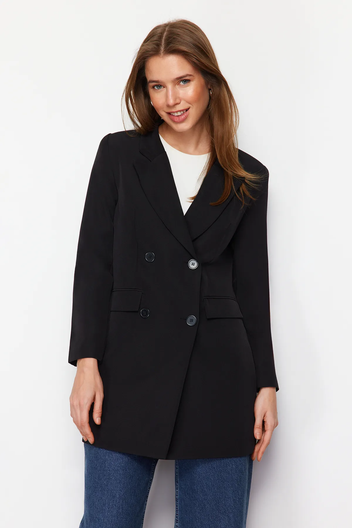 Trendyol Modest  Schwarzer Blazer aus Webstoff mit doppelter Knopftasche und detailliertem Futter TCTAW22CK0007