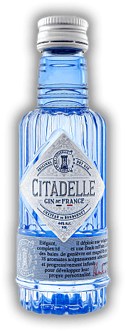 Citadelle Gin 0,05 Liter PET Citadelle Gin 0,05 Liter PET Citadelle Gin wird nach alten Traditionen hergestellt und ist besonders ausgewogen. 0,05	 Liter - Vol 44%
