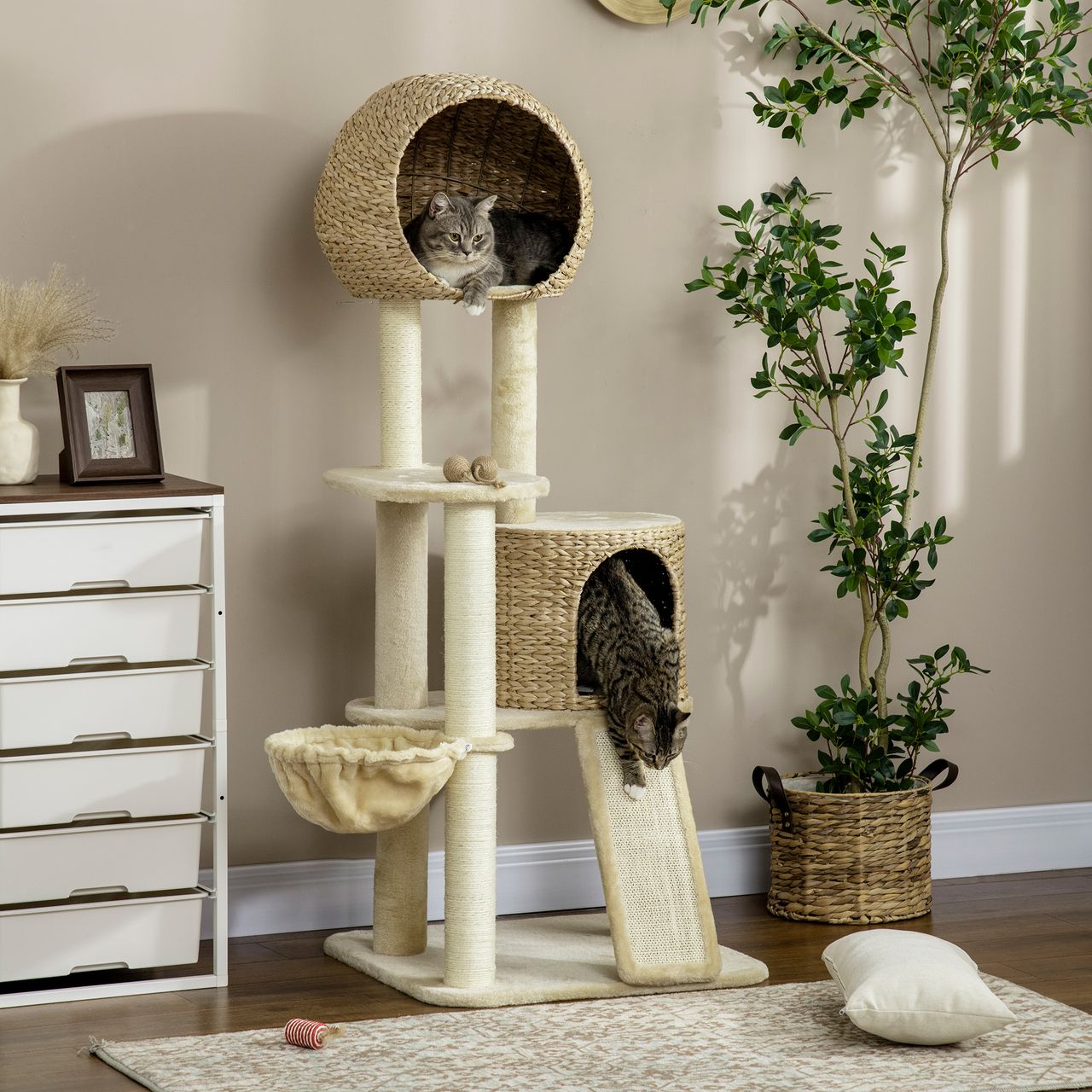 PawHut Kratzbaum, Kletterbaum mit Katzenhaus, Katzenbaum mit Rampe, Spielbaum