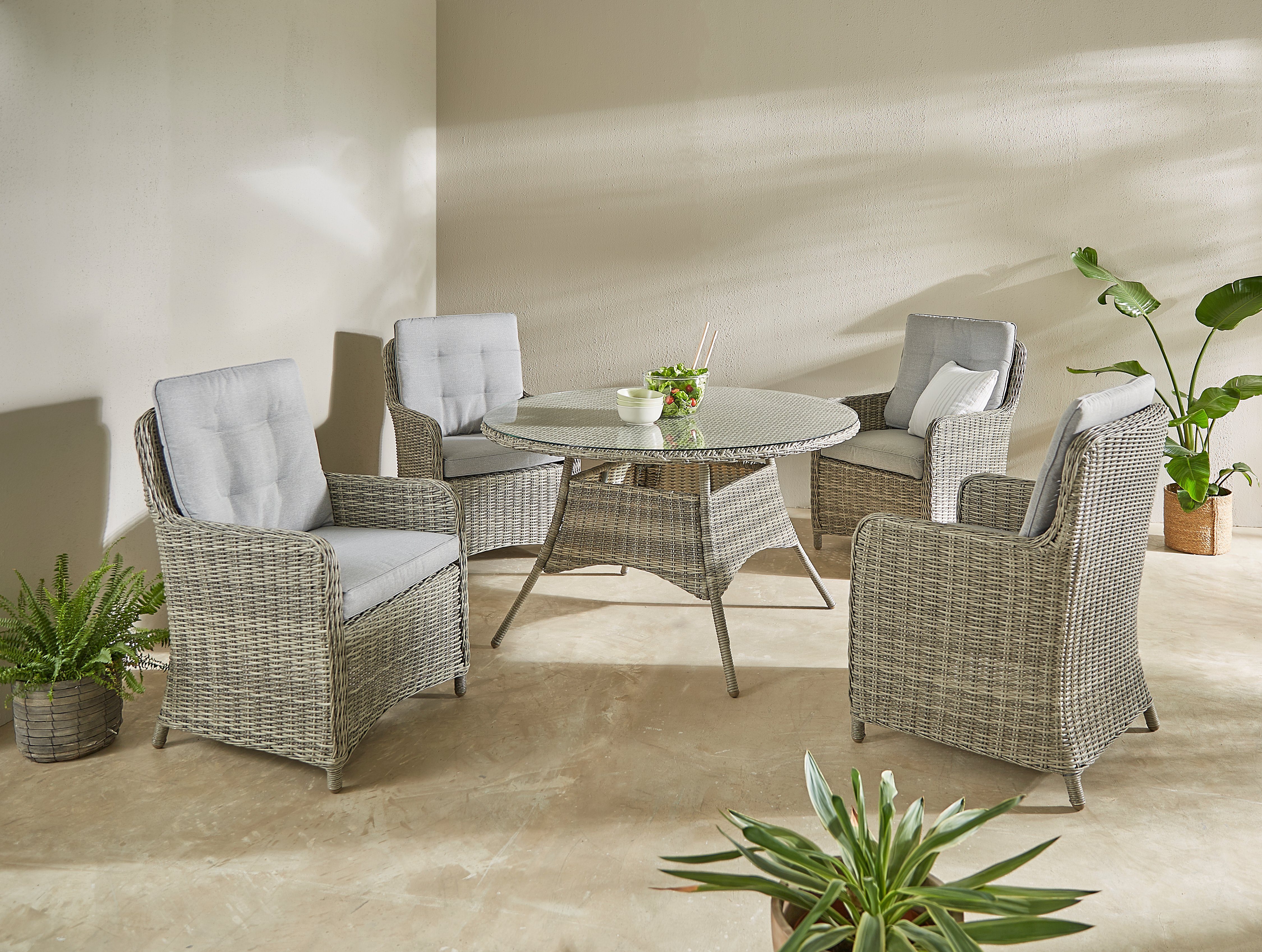 KONIFERA Garten-Essgruppe Venedig, (Set, 5-tlg., 4x Sessel, 1x Tisch Ø120 cm, Alu, Polyrattan), inkl. Auflagen