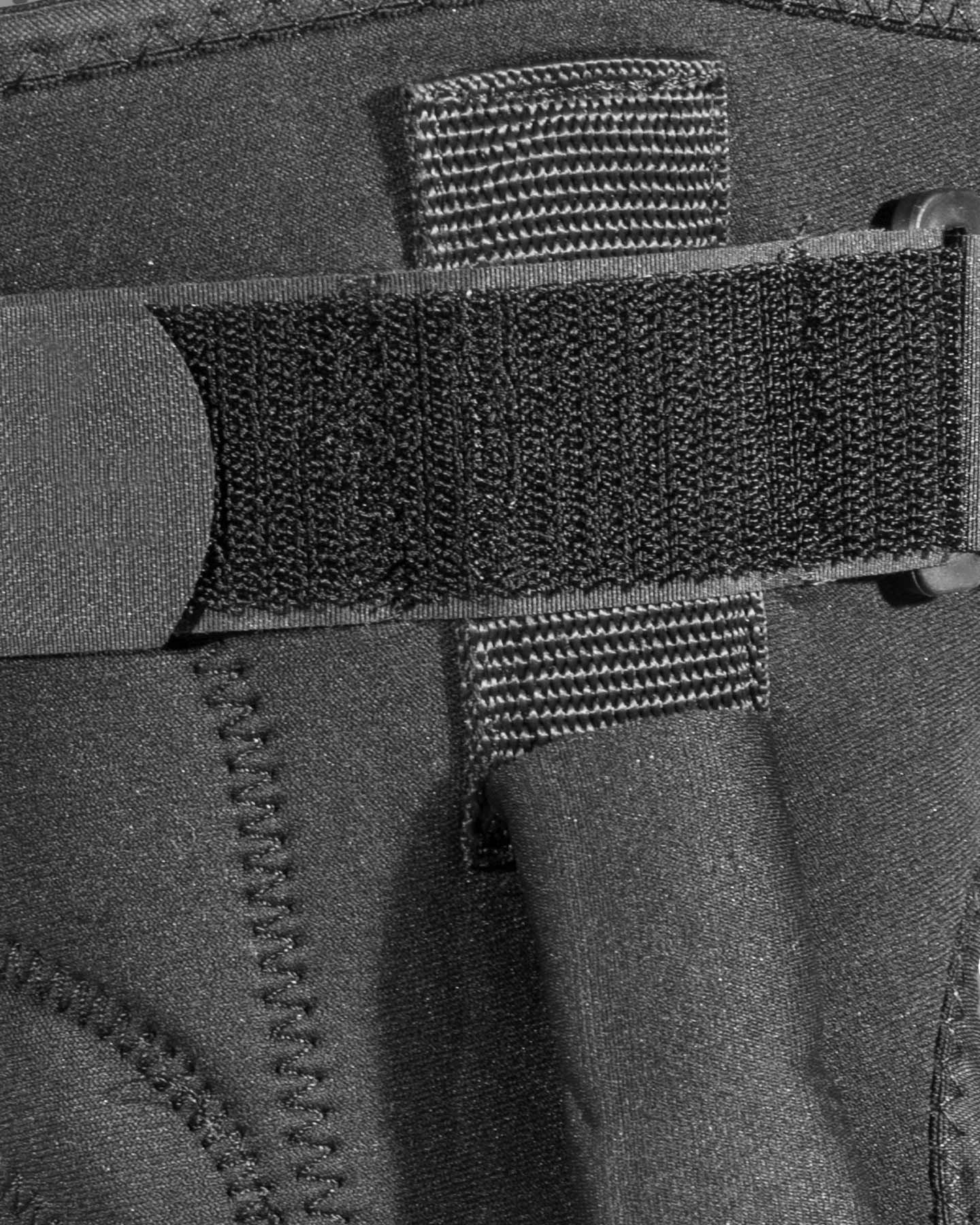 Chránič kolien Carnielli z neoprénu s elastickými doplnkami NP-515-001