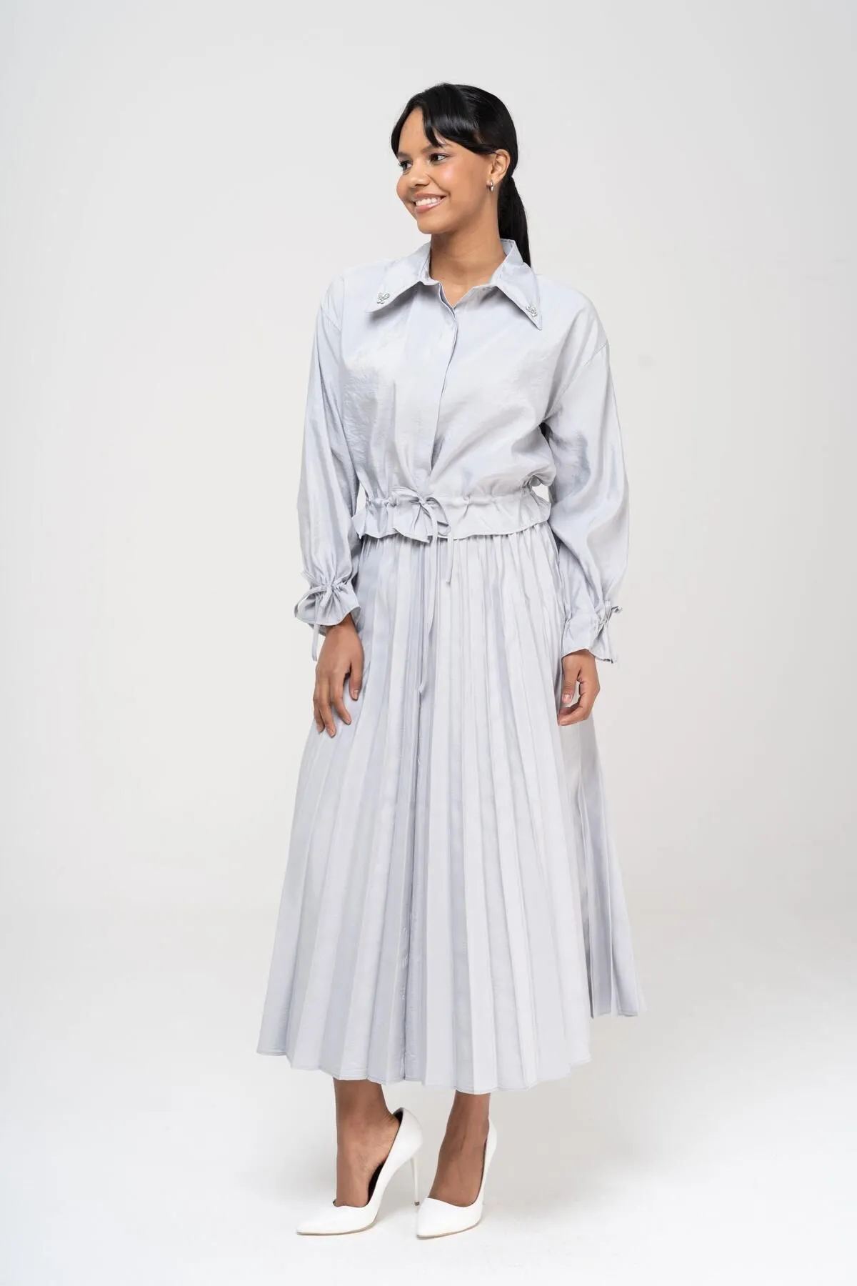 Olcay  Bluse mit Spitzendetail, elastischer Bund, Faltenrock, Anzug, GRAU 9223-TK