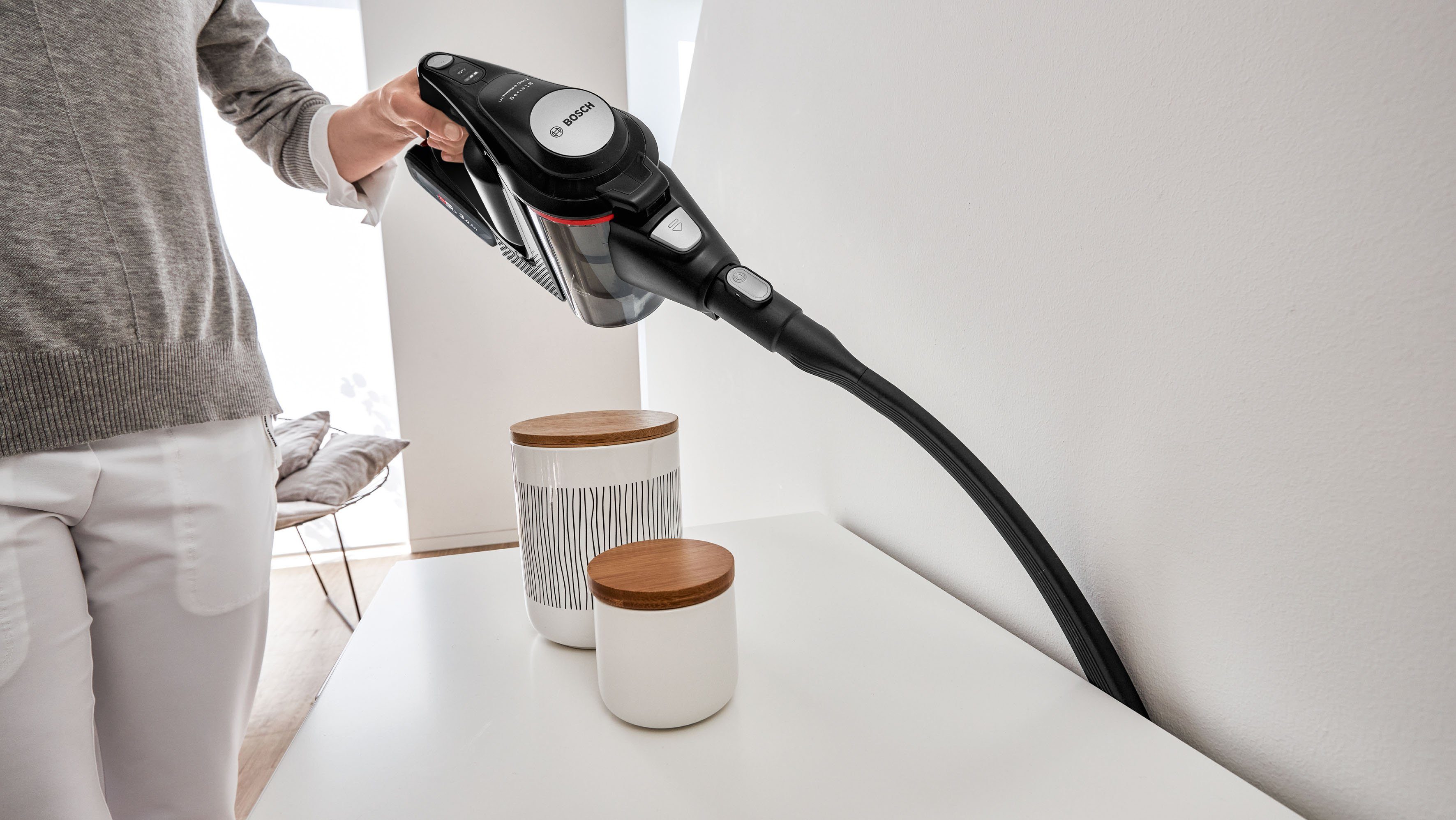 BOSCH Akku-Stielstaubsauger BKS8214T Unlimited Serie, 8 Gen2, beutellos, 45 Min Laufzeit, inkl. elektrische Minidüse und flexibler Fugendüse