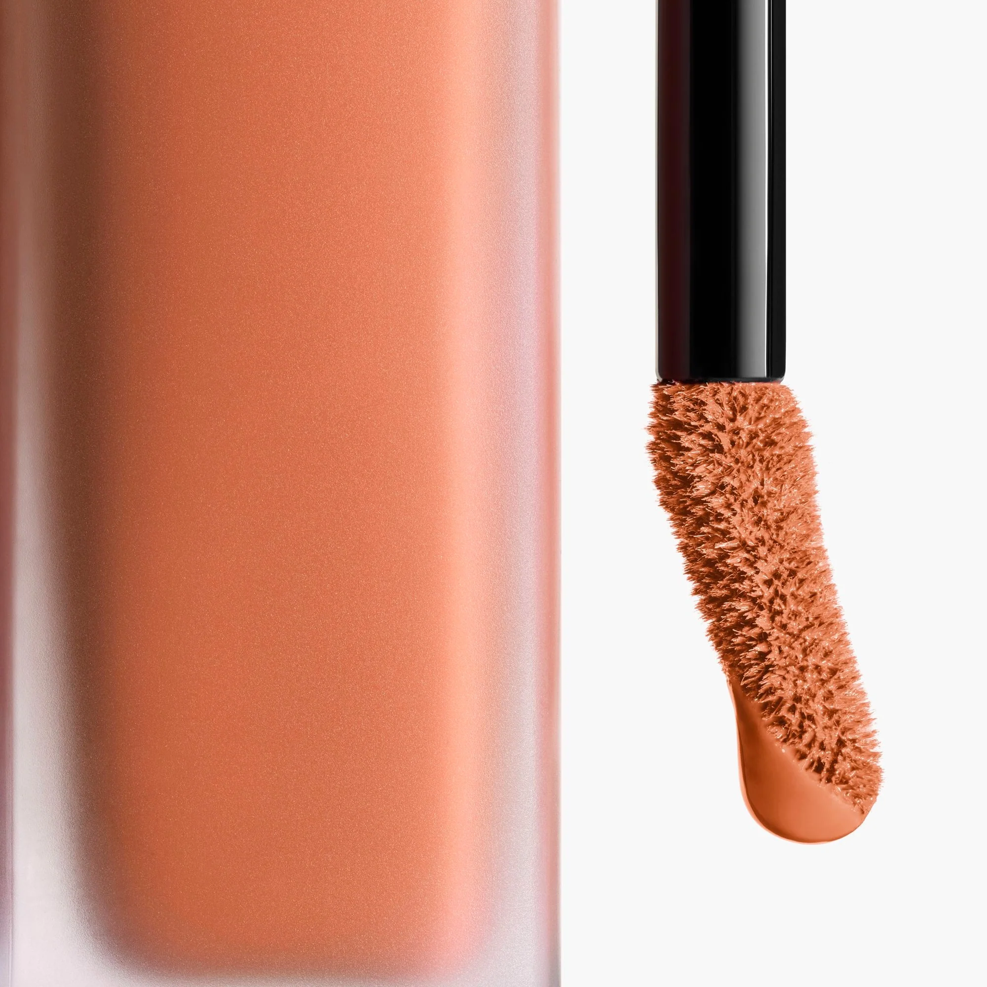 ROUGE ALLURE LIQUID VELVET - ULTRA DUGOTRAJNI, INTENZIVNI MAT TEKUĆI RUŽ ZA USNJE
