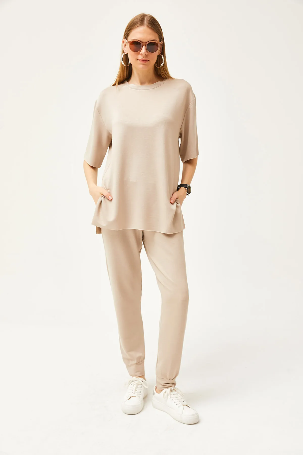 Olalook  Beiges drapiertes Unter- und Oberteil-Set für Damen mit Kristallen TKM-19000264
