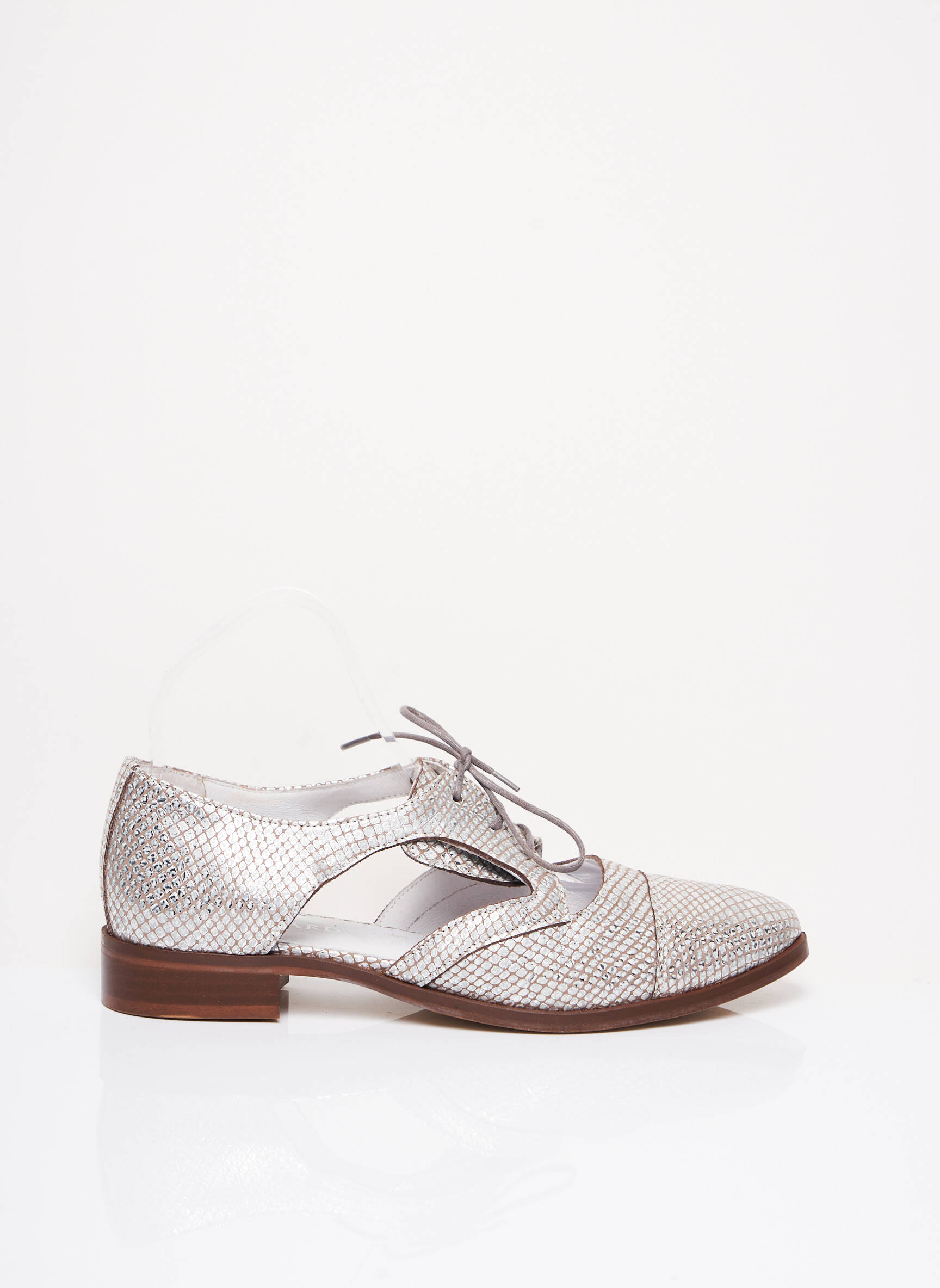 Regard Derby Femme couleur gris
