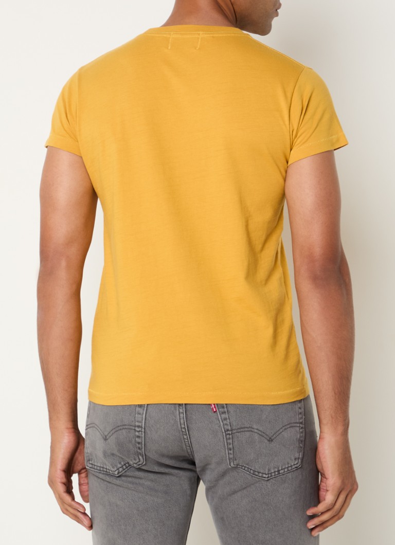Camiseta Levi's com bolso no peito
