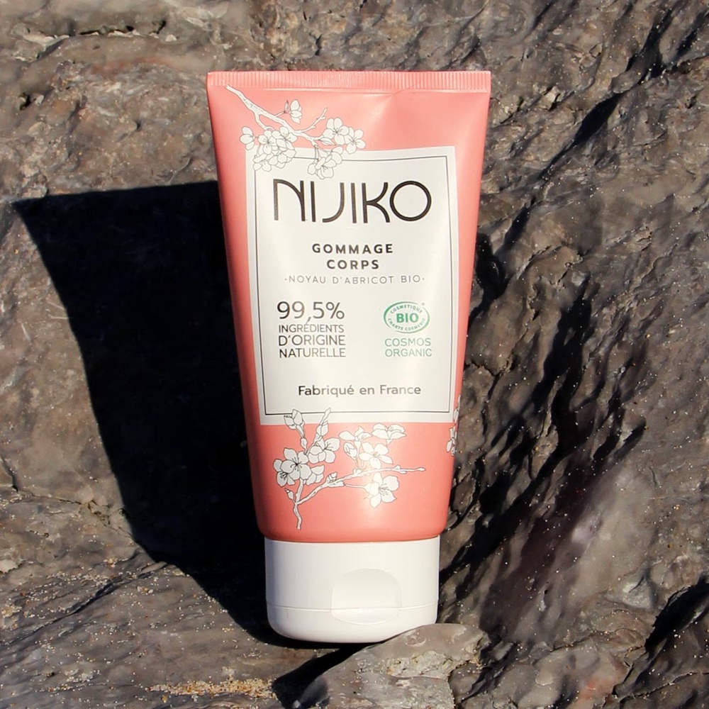 nijiko Gommage Corps Bio aux Noyaux d'Abricot Exfoliant et gommage