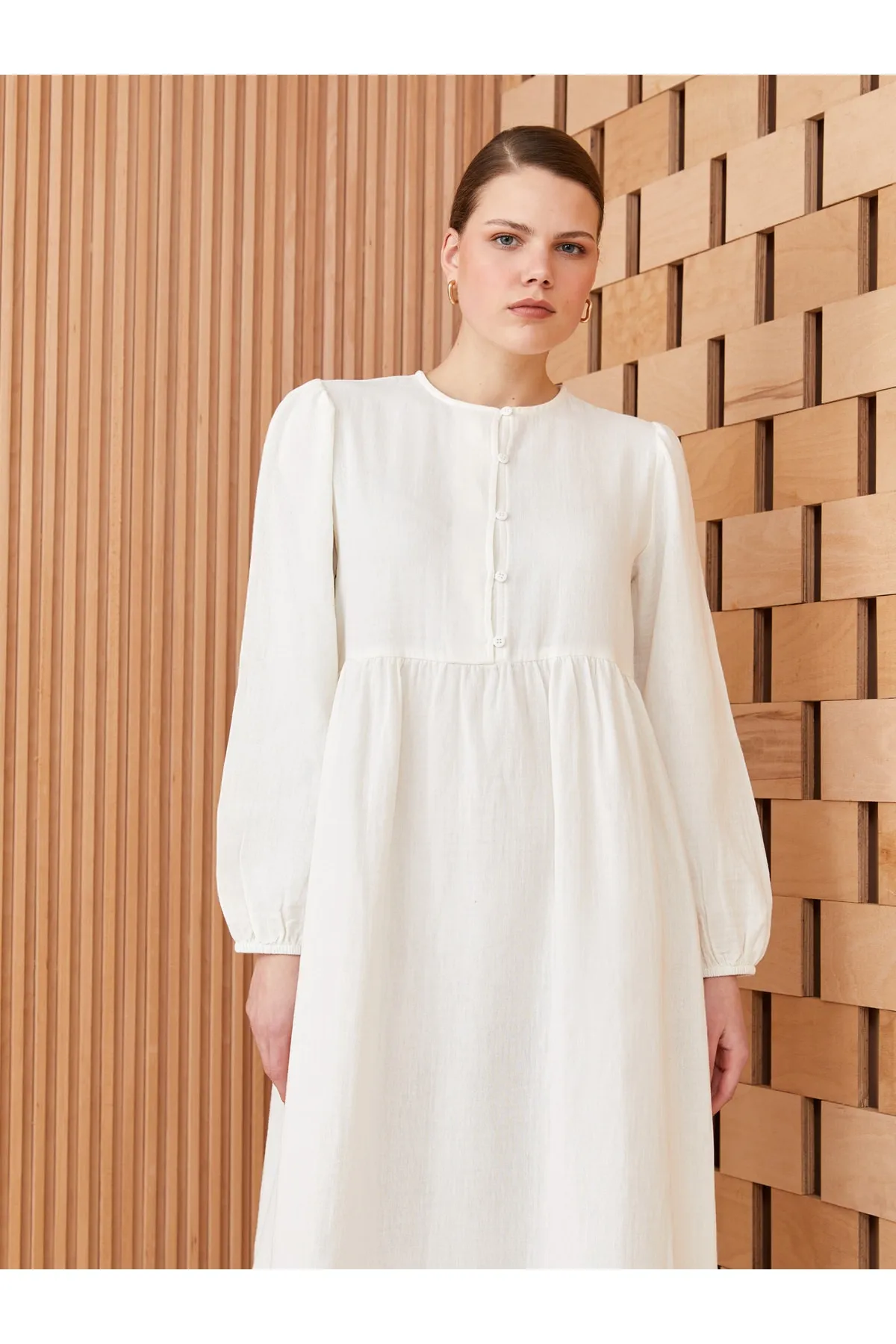 LC Waikiki  Gerades, langärmliges Damenkleid mit Rundhalsausschnitt