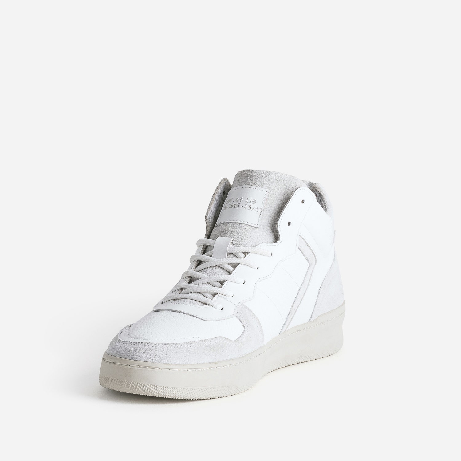 Basket montante blanche et grise en cuir