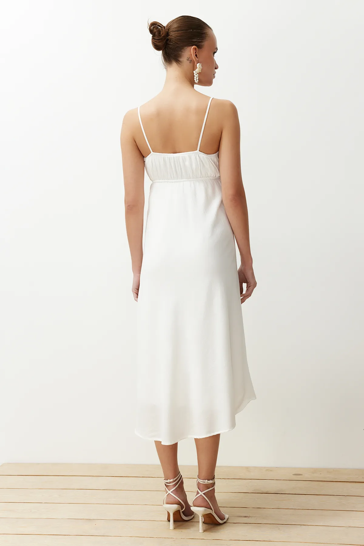 Trendyol Collection  Ecru gewebtes Midikleid TWOSS24EL00739