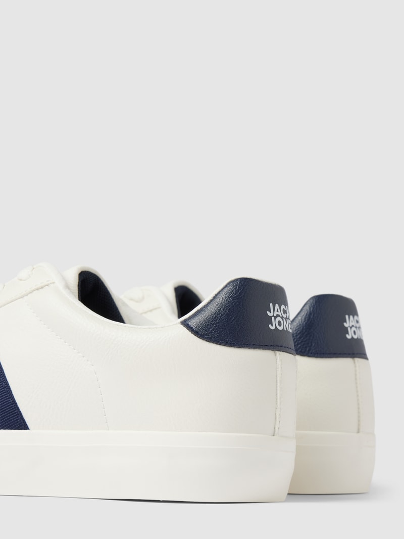 Sneaker mit Kontraststreifen in weiß