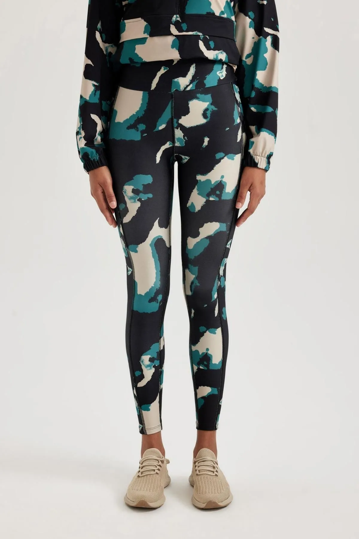 DeFacto  Fit Gemusterte Sport-Leggings - Taillenbetont B2544ax23au