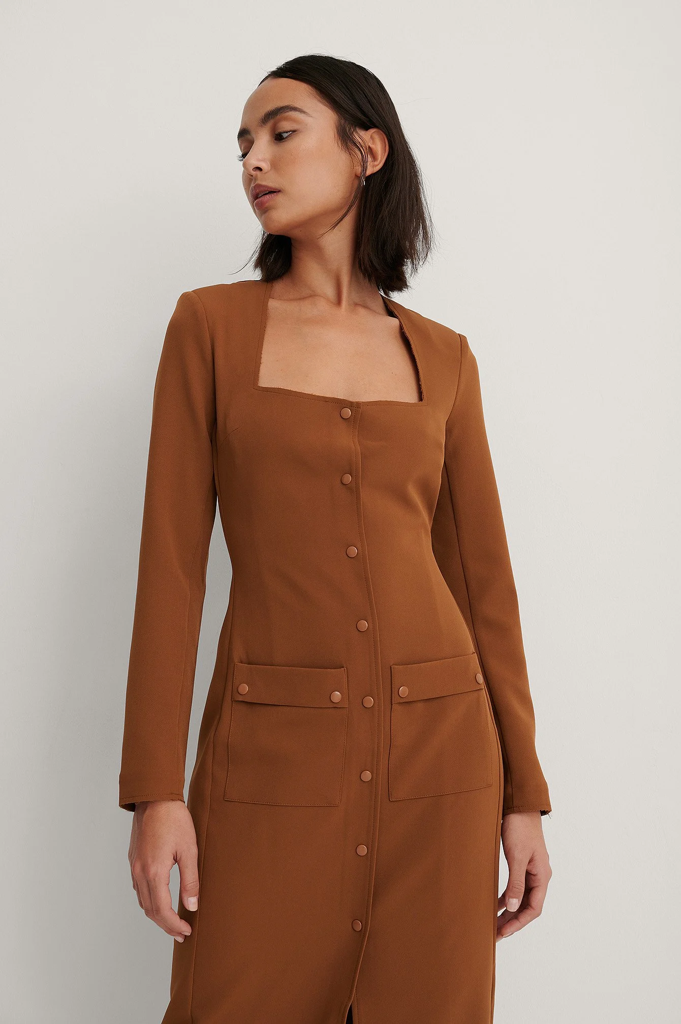 Kleid Mit Taschendetails Vorne