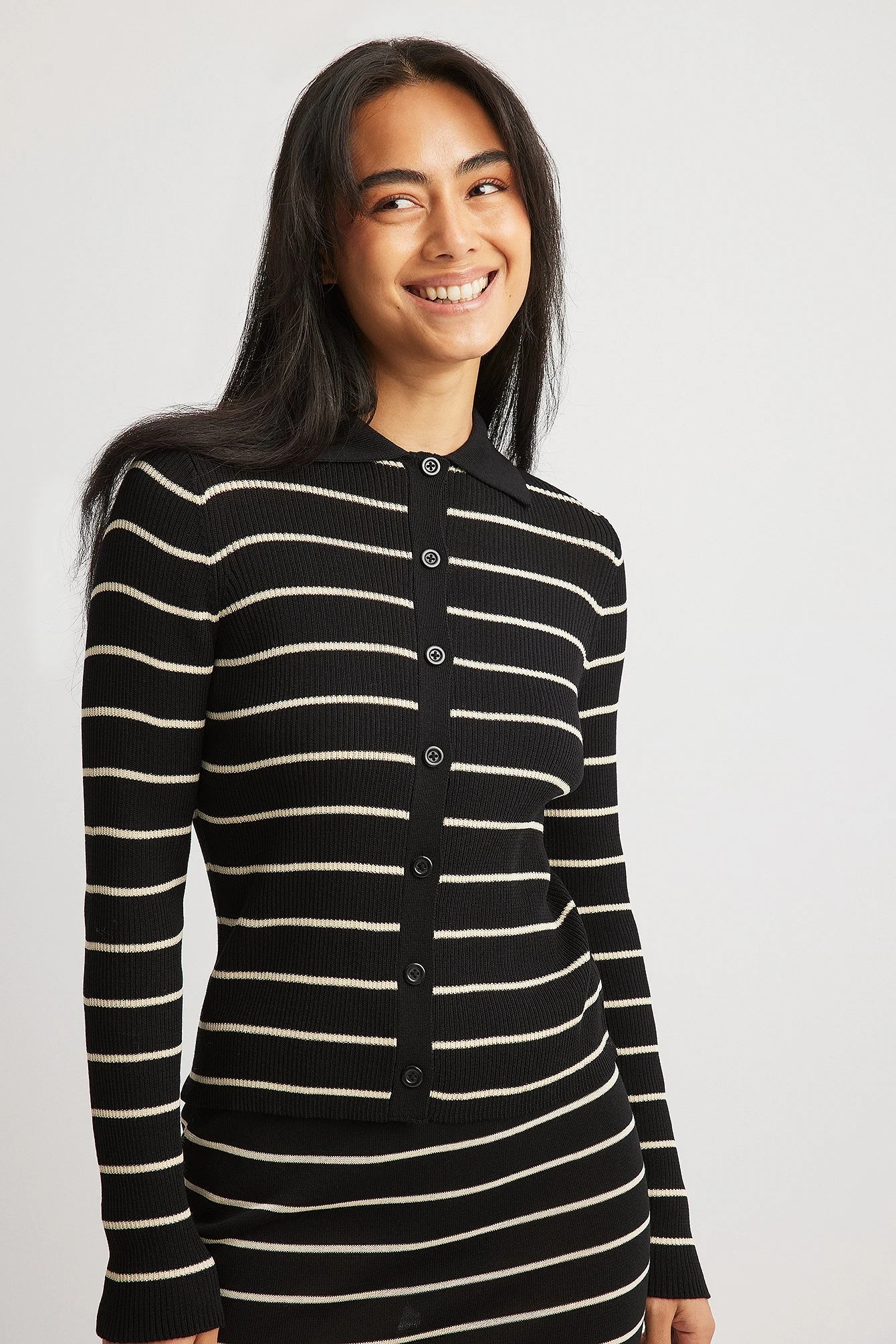 Gestreifte Feinstrickjacke