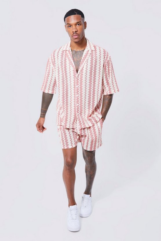 Kurzärmliges Hemd und Shorts mit Zick-Zack Print