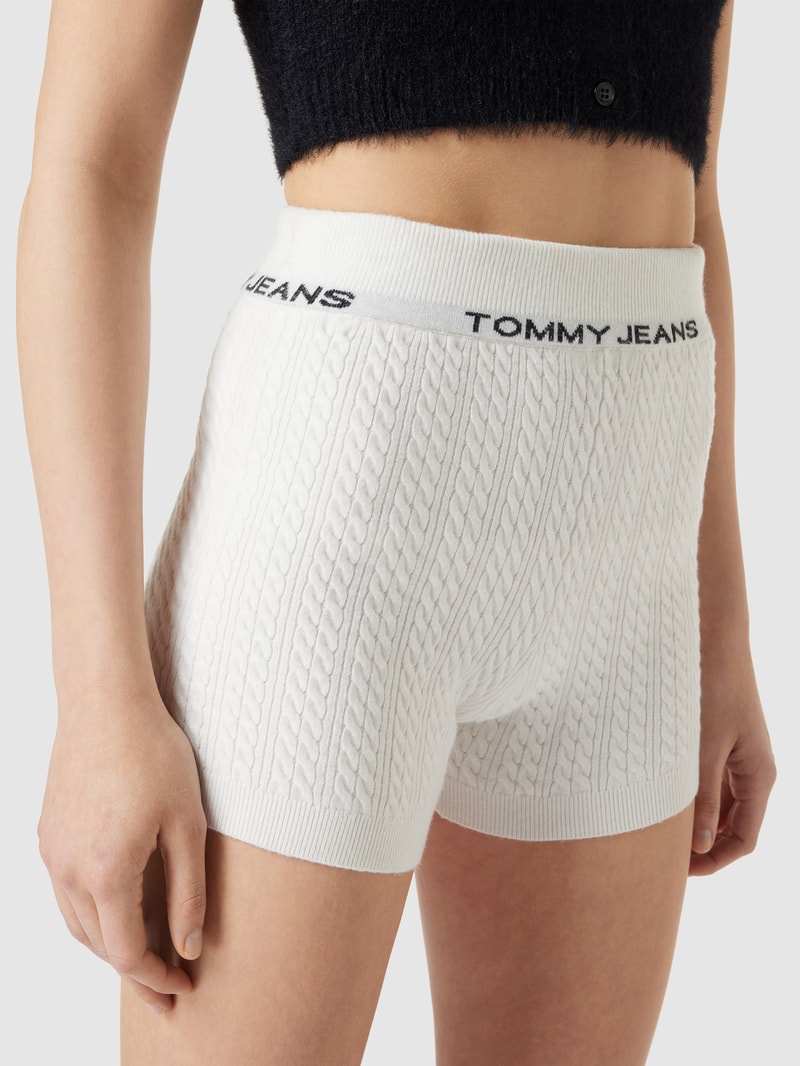 Shorts in Strick-Optik mit Label-Print in offwhite