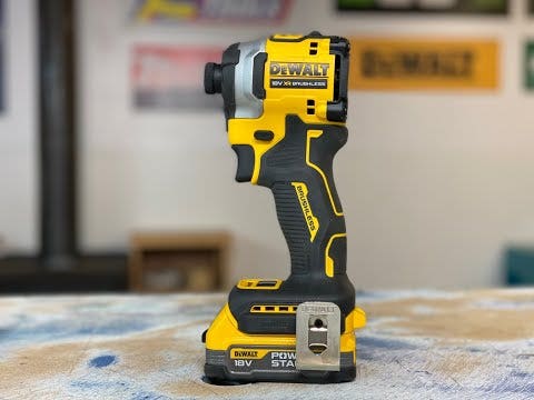 Parafusadeira de impacto compacta DEWALT 18V sem escova, 3 velocidades, com revestimento em couro DCF850N-XJ