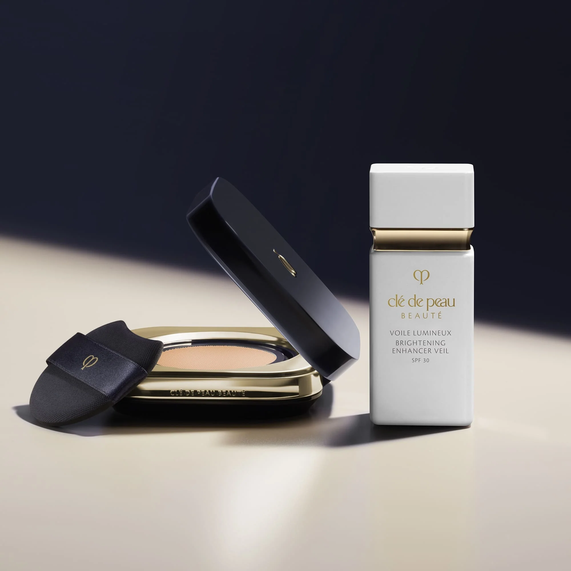 Gesichtsaufhellender Enhancer-Schleier LSF 30 - Make-up-Grundierung