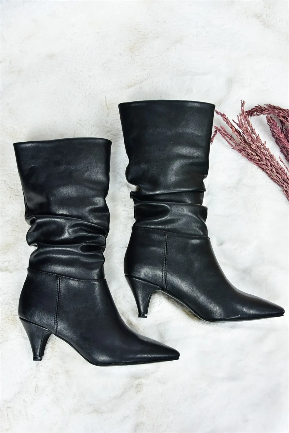 Fox Shoes  Schwarze Damenstiefel mit kurzem Absatz und Kordelzug, L404810609