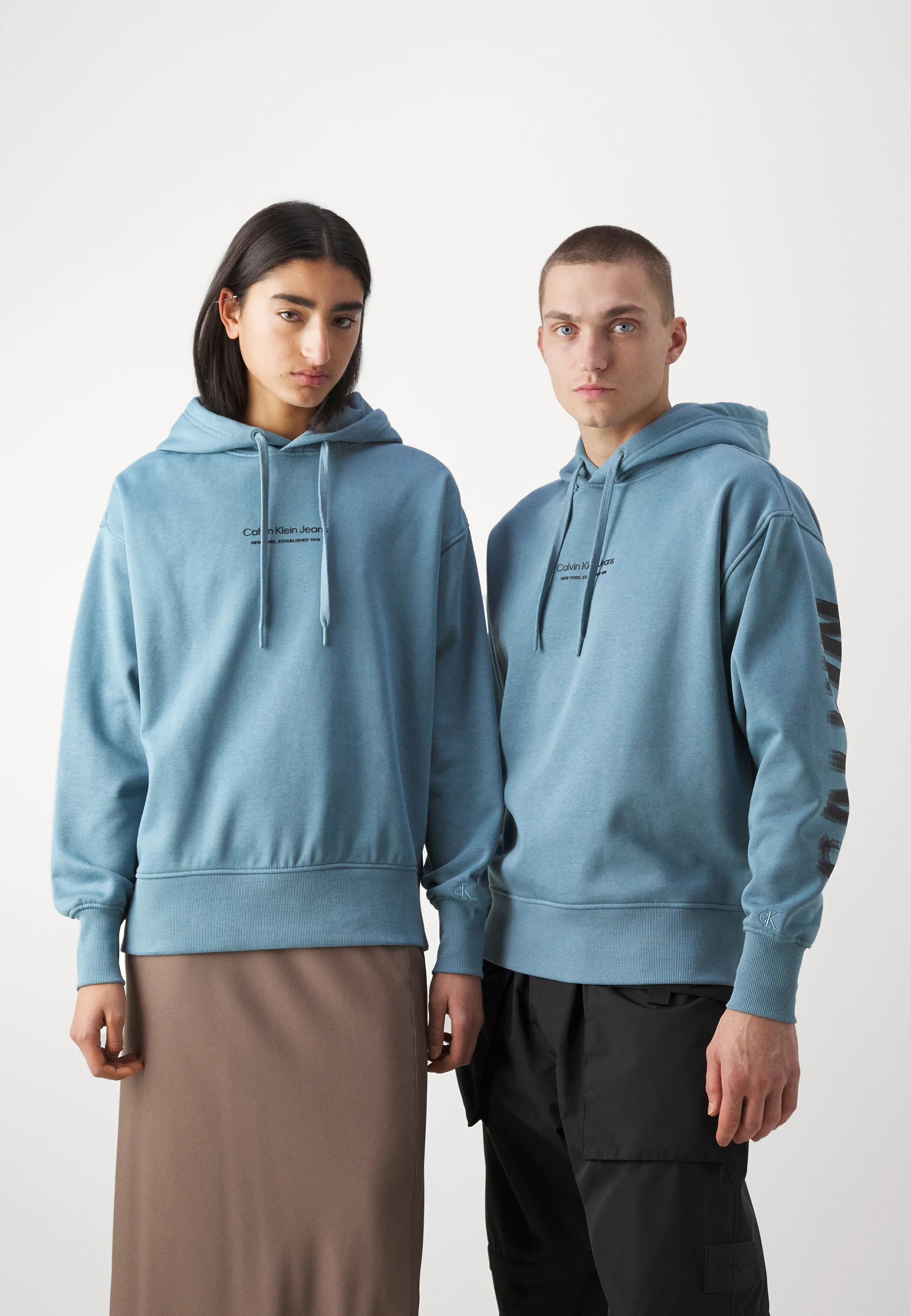 Sudadera con capucha unisex con logo Illusion de Calvin Klein Jeans