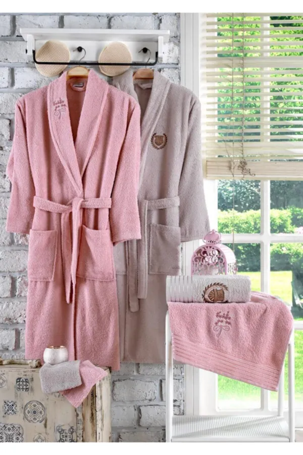Güvenal  Rüya 10-teiliges Familien-Bademantel-Set, bestickt