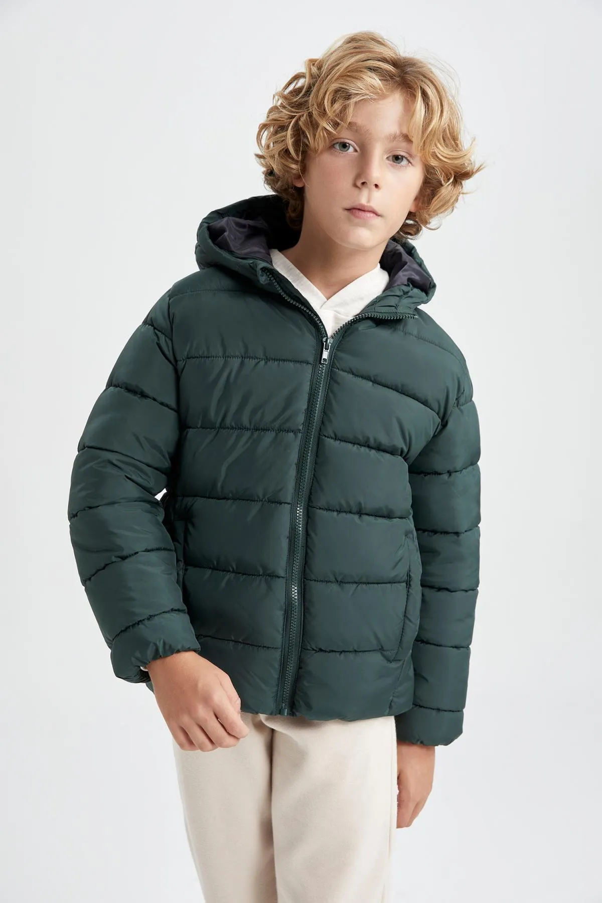 DeFacto  Wasserabweisende Pufferjacke mit Kapuze für Jungen A1875a823wn