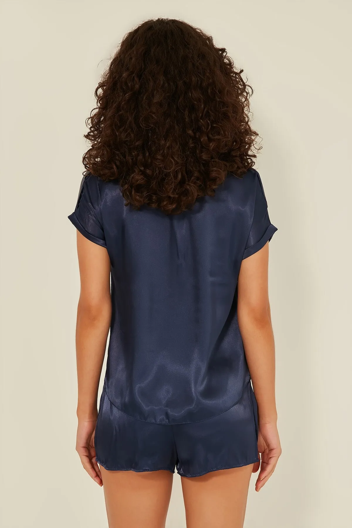C&City  080 Damen-T-Shirt-Shorts-Set aus Satin in Marineblau