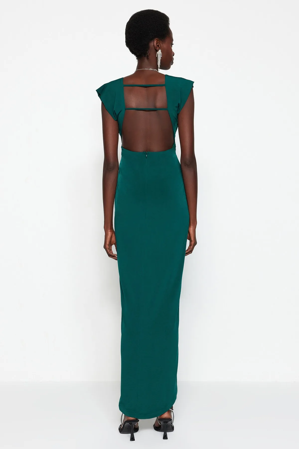 Trendyol Collection  Smaragdgrünes gefüttertes langes Abendkleid mit Strickpaspelierung TPRSS22AE0034