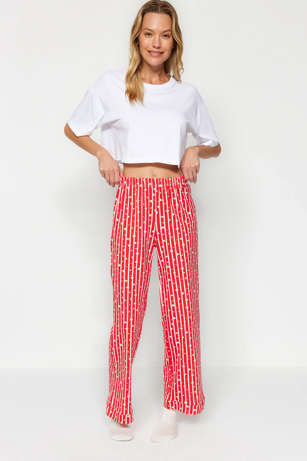 Trendyol Collection  Rote Pyjamahose aus gestreiftem Baumwollstrick THMSS23PJ00002