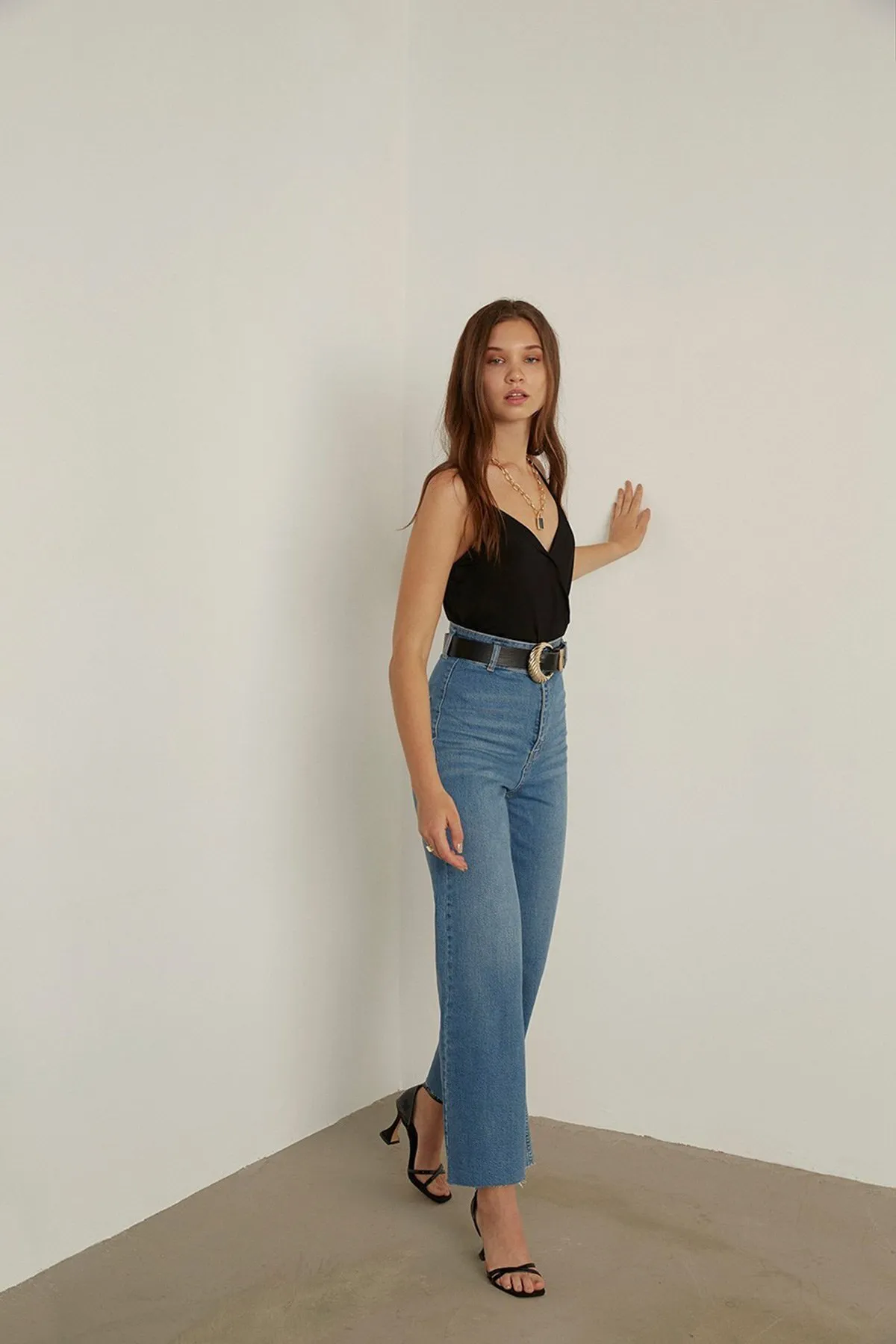 VATKALI  Blaue, ausgestellte Jeans mit weitem Bein