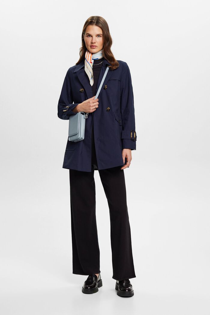 Kurzer zweireihiger Trenchcoat