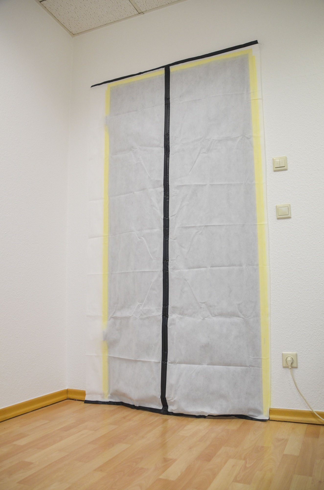 Scorprotect® Haustür Vlies Staubschutztür Magnet mit Magnetstreifen-Verschluss 210 x 110 cm
