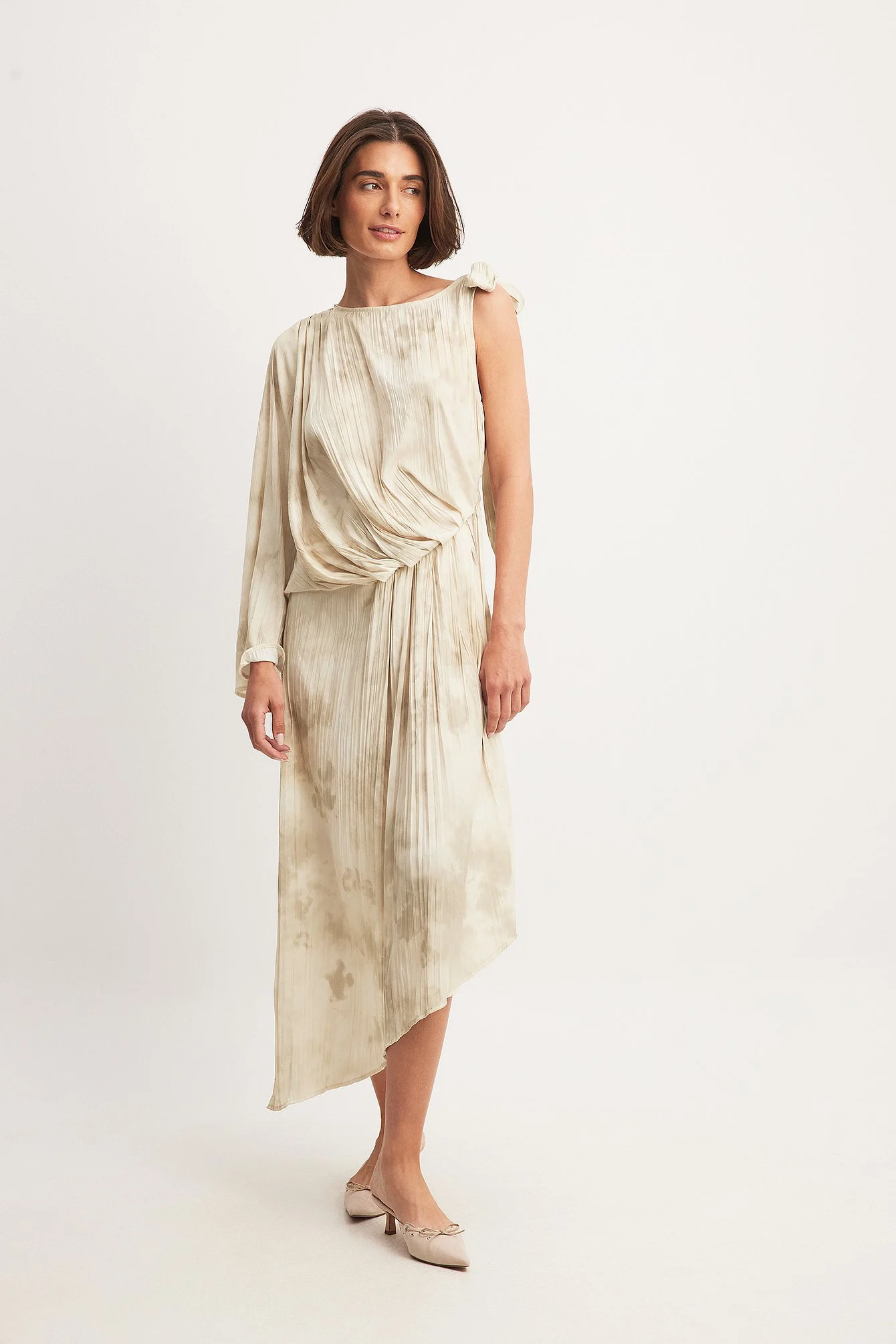 Gerafftes, einseitig schulterfreies Kleid