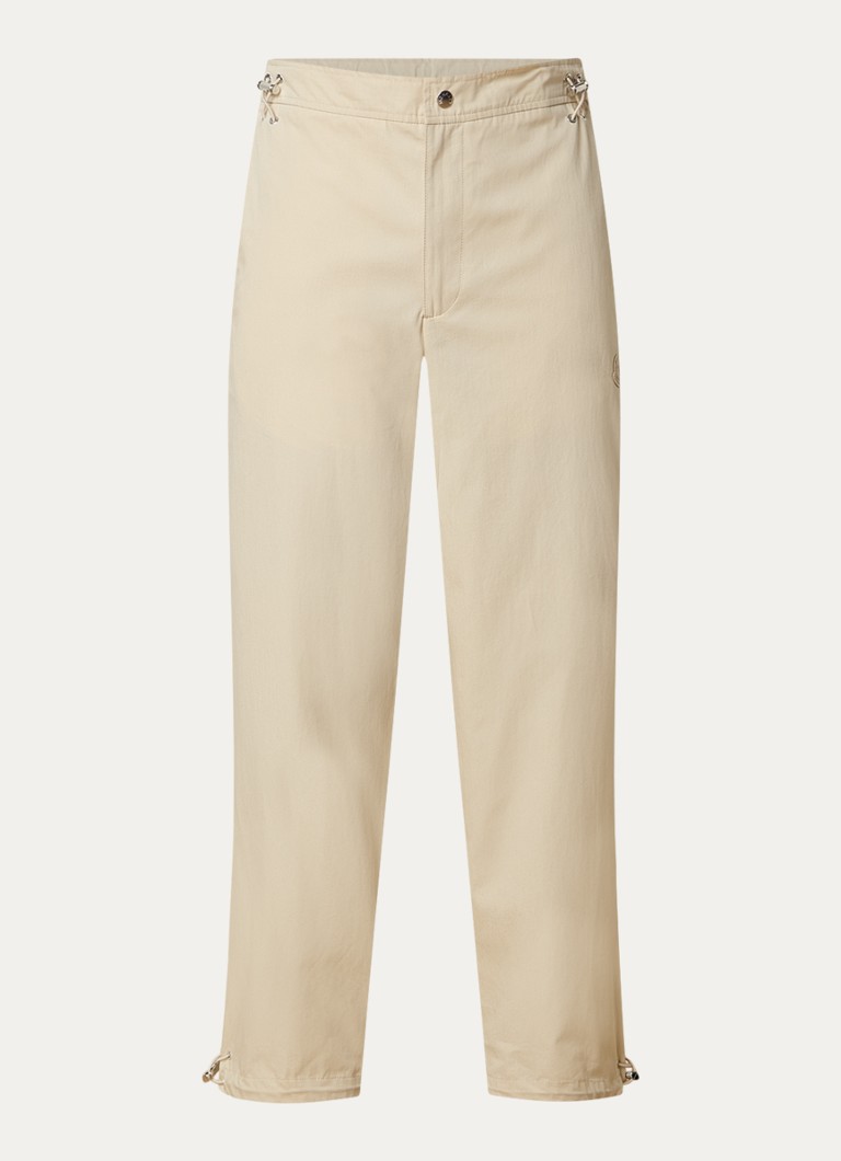 Pantaloni chino Moncler a gamba larga con logo ricamato e tasche laterali